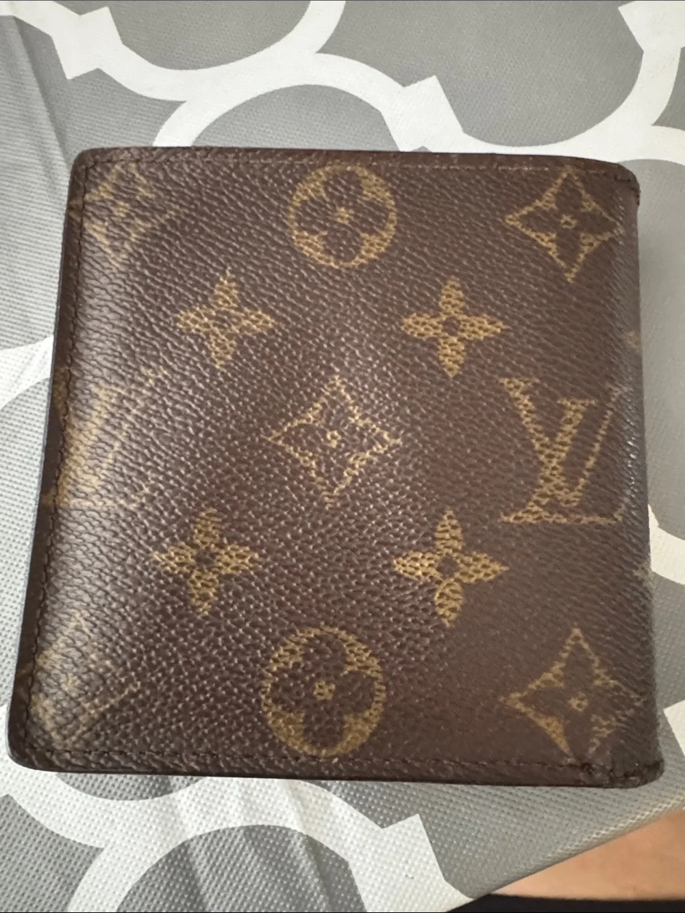 Louis Vuitton Monogram Bifold Wallet Authentic Entrupy Certified great condition